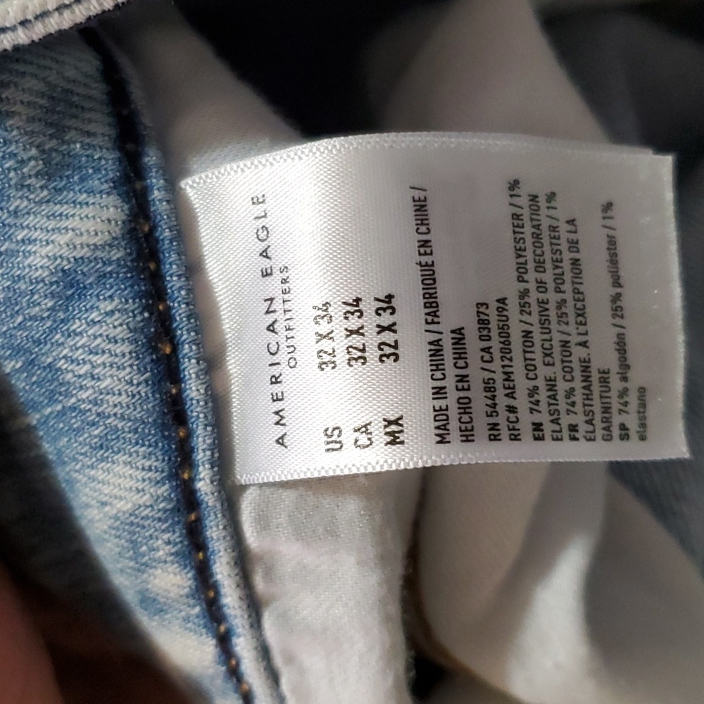 Men's light-washed, distressed jeans - Picture 2 of 4